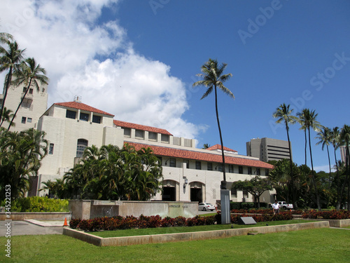 Honolulu Hale during the day