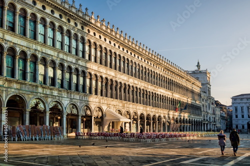 venedig, italien - kontaktsperre auf der piazza di san marco