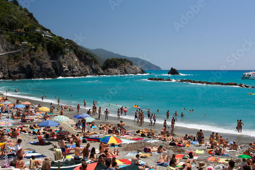 Widok na plażę i zatokę - Monterosso Al Mare, Liguria, Włochy