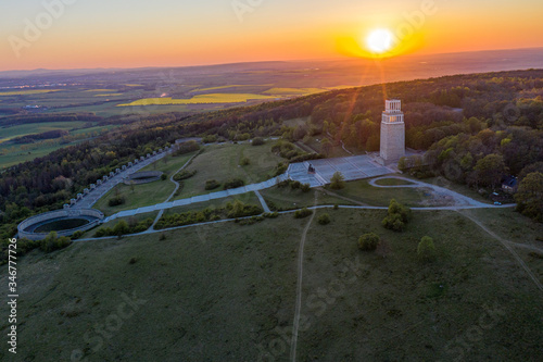 Luftbildaufnahmen Nationale Mahn- und Gedenkstätte Buchenwald mit Glockenturm bei Weimar