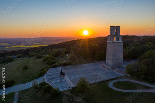 Luftbildaufnahmen Nationale Mahn- und Gedenkstätte Buchenwald mit Glockenturm bei Weimar