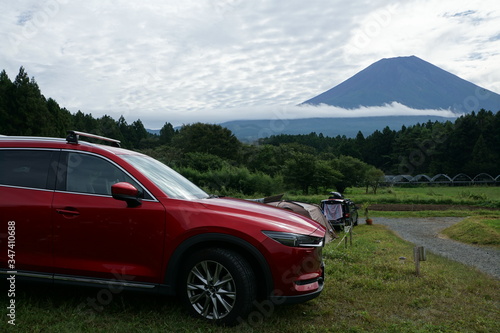 車と富士山