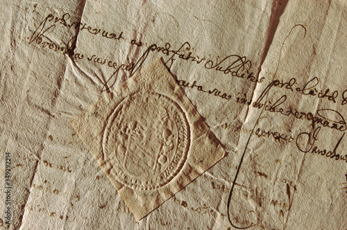 Dry seal with the Poraj coat of arms on a document from AD 1670. Sucha pieczęć z herbem Poraj (jedna z wielu odmian tego herbu) na dokumencie z 1670 roku.