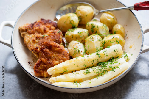 Breaded pork chops (schabowy) with baby potatoes and white asparagus with dill 