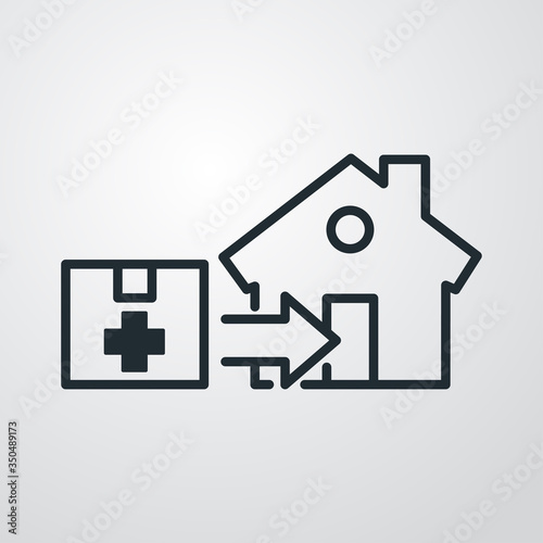 Símbolo entrega de material sanitario. Icono plano lineal caja de cartón con cruz con flecha y casa en fondo gris