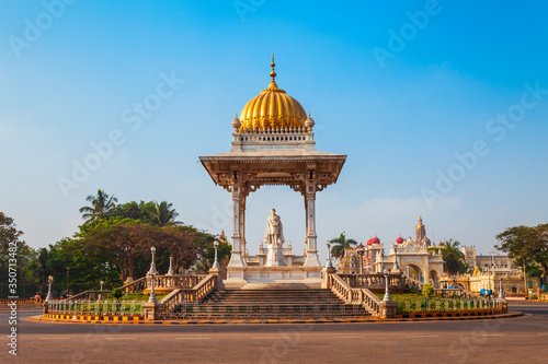 Statue of Maharaja Chamarajendar Wodeyar