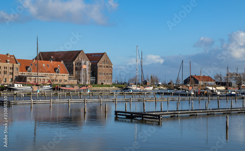 Miasto Hoorn w Holandii Północnej położone nad jeziorem Markermeer.