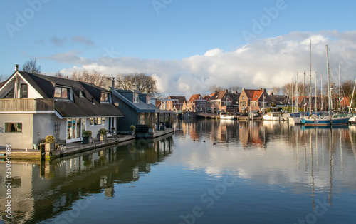 Miasto Hoorn w Holandii Północnej położone nad jeziorem Markermeer.