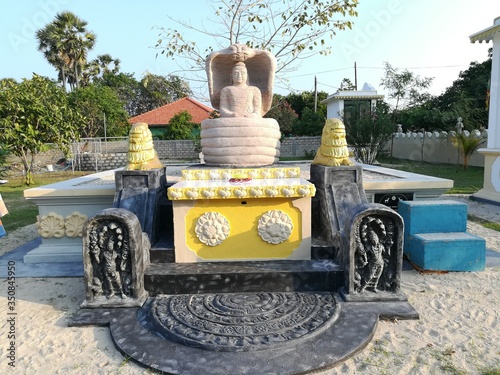 statue @ Nagadeepa Temple 
