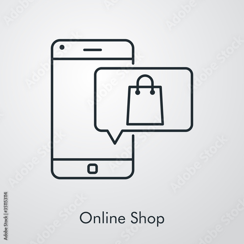 Símbolo de aplicación de tienda en línea. Icono plano lineal con texto Online Shop con bolsa de la compra en teléfono inteligente en fondo gris