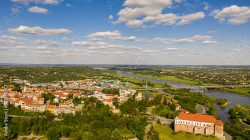 krajobraz miasta sandomierz- historyczne miasto- Polskie piękne miasto - Panorama lotnicza 