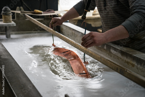 Galvanisierungsbad mit Metallablagerung