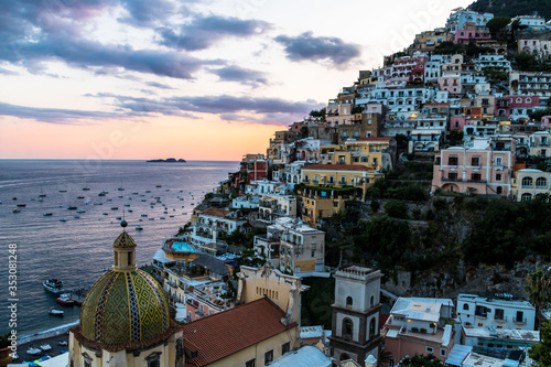 Vue panorama sur Positano, village italien sur la côte amalfitaine.