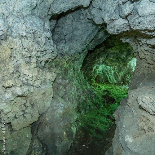 Tunel prowadzący do wyjścia z jaskini