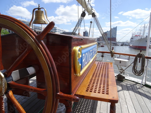 historisches Segelschiff "Rickmer Rickmers" in Hamburg