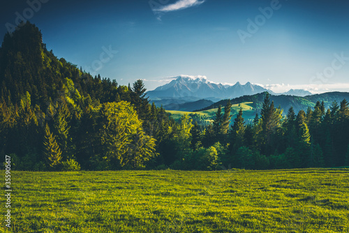 Widok na Tatry z Wysokiego Wierchu, Pieniny, Polska, Słowacja