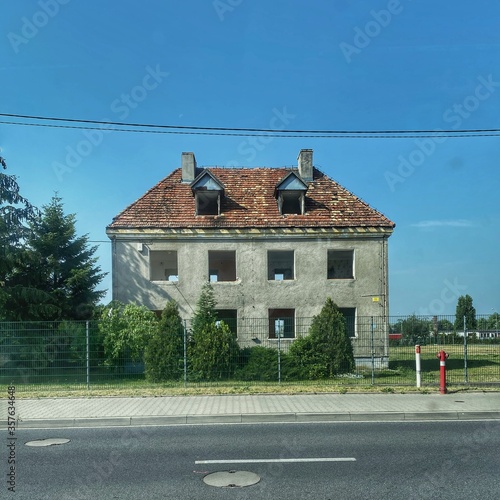 house on the street. Abandomed and scary. 