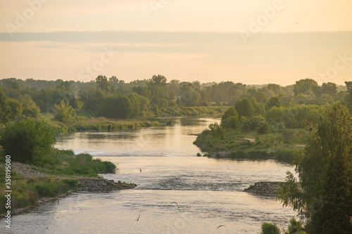 rzeka Warta widok z czoła zapory zbiornika Jeziorsko