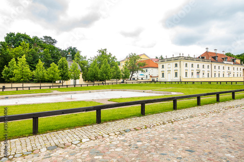 Białystok Podlasie pałac branickich Droga ścieżka trawnik drzewa pałac