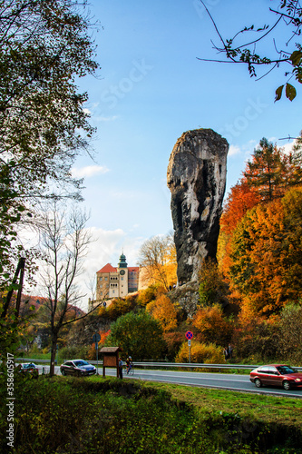 PIESKOWA SKALA, POLAND - OCTOBER 13, 2013: Castle in Pieskowa Skala and rock called Hercules Club