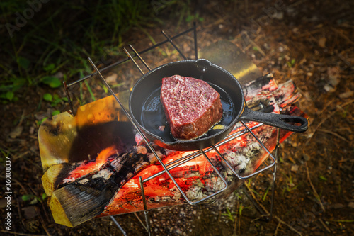 厚切りステーキ thick slice of steak to enjoy outdoors