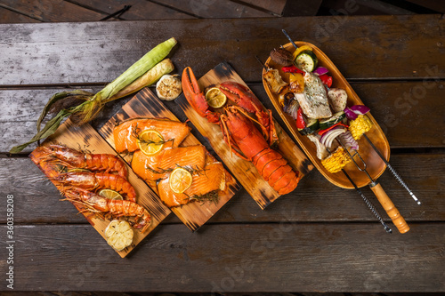 シーフードバーベキュー Wood Plank barbecue of seafood 