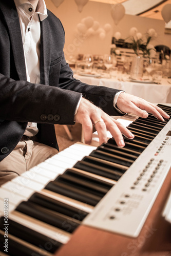 piano player finger keys pianist artist keyboard music