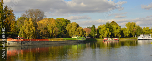 Panoramique des péniches en Seine à Andrésy (78570), Yvelines en Île-de-France, France