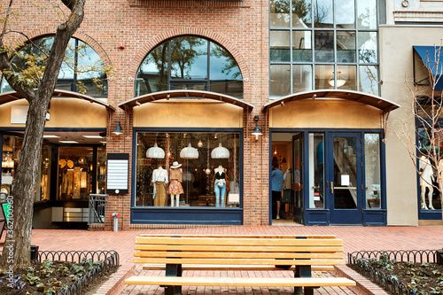 Shops, retail business and restaurants along Pearl Street Mall, a pedestrian mall in Boulder County. Boulder, Colorado, USA