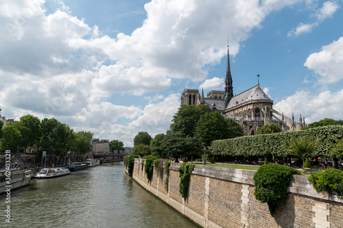 Die Kathedrale Notre-Dame de Paris vor dem Brand zerstörte die schöne Kathedrale an der Seine