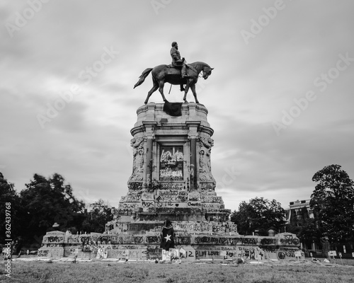 Robert E Lee Statue in Richmond, VA