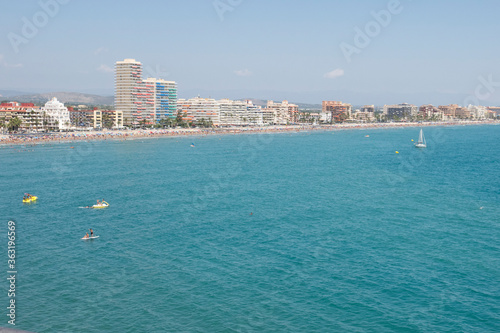 people scuba diving on Peníscola beach