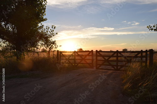 tranquera atardecer