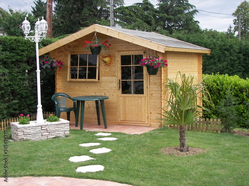 Petit chalet de jardin en bois