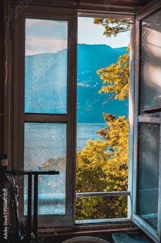 window in the lake di Como