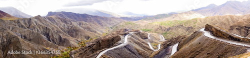 Panorámica de carretera de Montaña en la cordillera del Atlas. Marruecos 