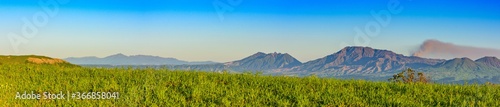 阿蘇大観峰・ミルクロード・阿蘇外輪山 パノラマ風景写真 新緑・初夏の季節・2020年 日本・熊本県・阿蘇 Aso Daikanbo, Milk Road, Aso Gailling Zan Panoramic landscape pictures Fresh green, early summer season, 2020 Japan / Kumamoto Prefecture / Aso