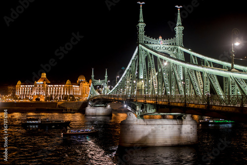 Budapest Bridge green 