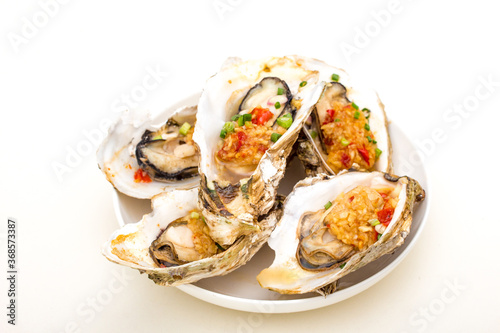 Roasted oysters with minced garlic