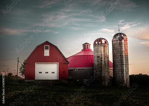 Typical Canadian farm / Ferme typique canadienne 