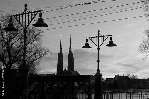 Poranna panorama Wrocławia z widokiem na katedrę