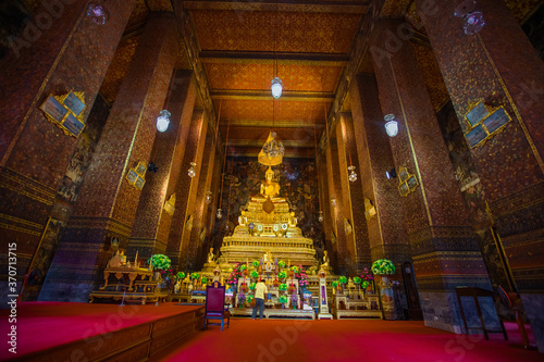background of important religious attractions in Bangkok (Wat Phra Chetuphon (Wat Pho - reclining Buddha), a large pagoda and beautiful sculptural art give future generations to explore its history