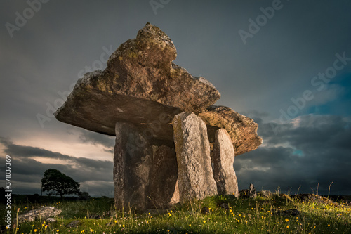 Ancient portal thomb Poulnabrone Dolmen