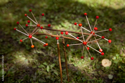 Objekte aus Vogelbeeren bei Naturkunstsymposium