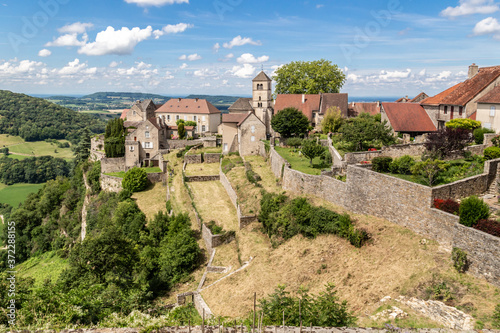 Le village de Château-Chalon, reconnu pour son vin, dans le Jura, en Bourgogne-Franche-Comté