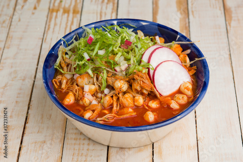 Plato de pozole rojo