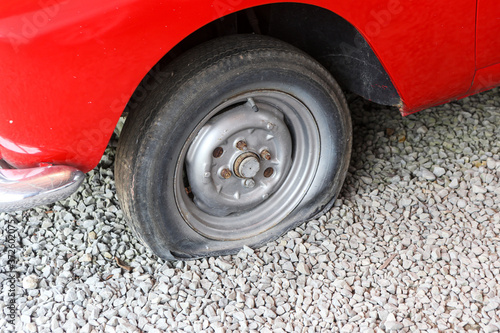 Flat car tyre