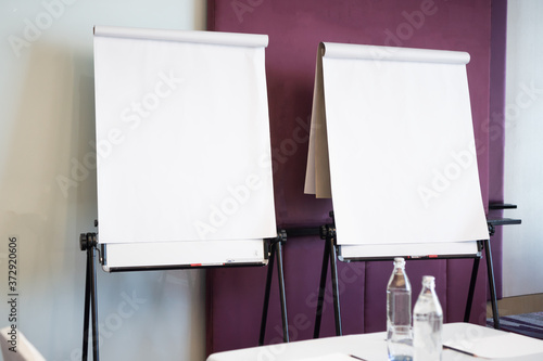 Papers realistic blank flipchart with legs on white paper background or roll up for presentation in meeting corporate training briefing or lecture classroom in university