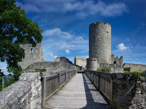 Brücke zur Burgruine Wolfstein bei Neumarkt