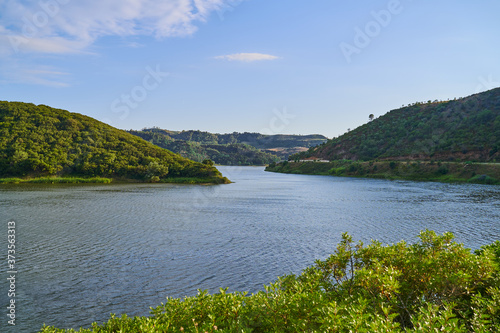 Lago di Tarsia in Italien, in Kalabrien in der Region Cosenza. Wunderschönes Naturschutzgebiet mit See.